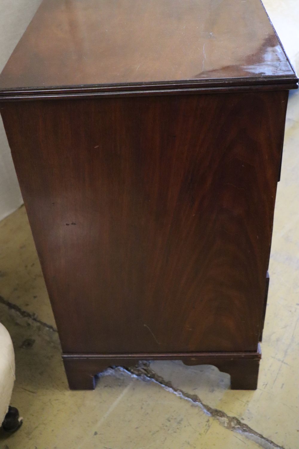 An Edwardian George III style mahogany chest of three drawers, width 87cm